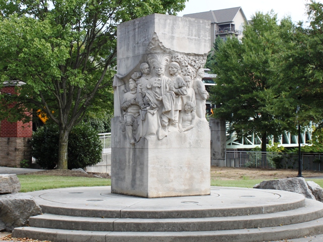 Statue at Volunteer Landing.
