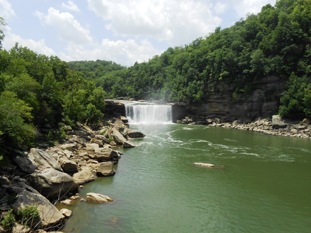 Long view of the falls.