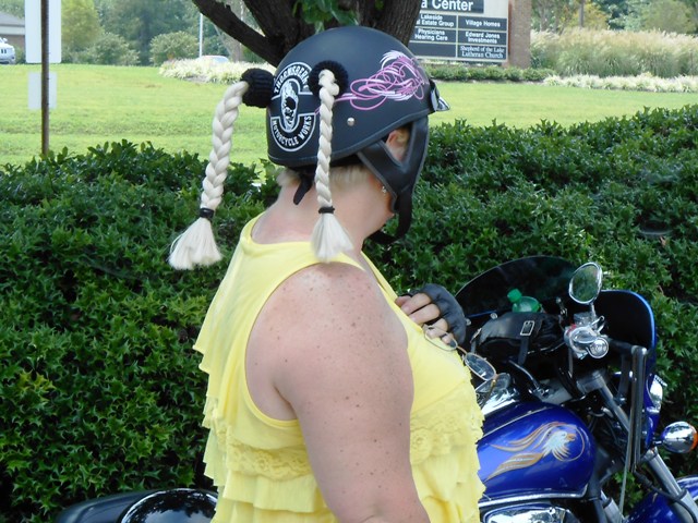 Love the helmet decoration!