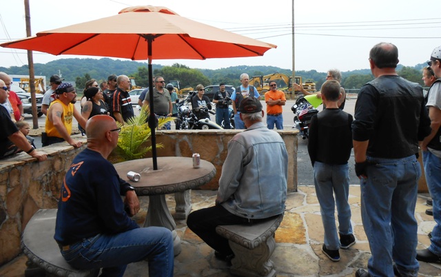 Jeff tells everyone about the route.