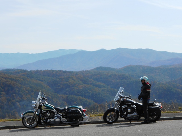 Pamo and bikes on the Foothills Parkway.
