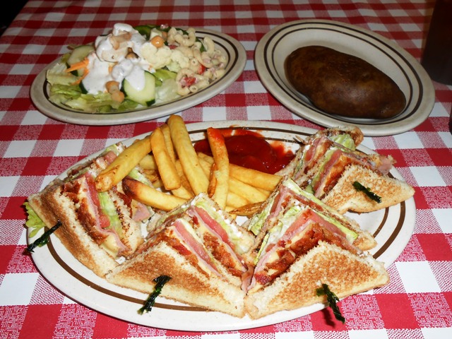 Jeff ordered a club sandwich and I had the salad bar. YUM!