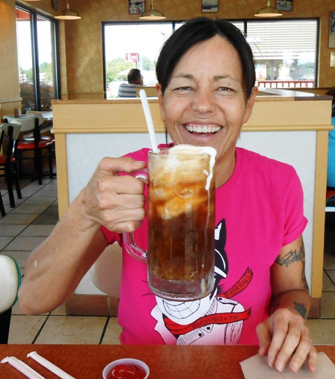 And the root beer float is perfect! Loved those chilled glasses. YUM.