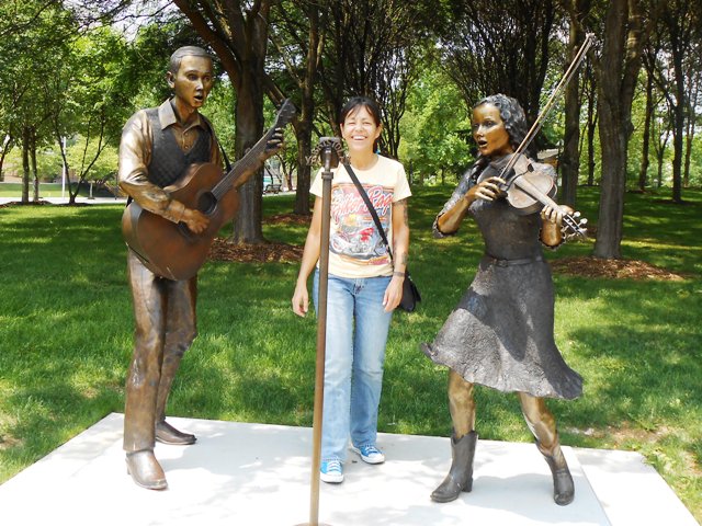 Pamo takes the stage with a life size sculpture.