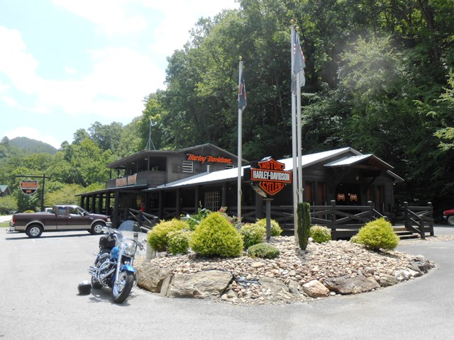 We stopped at the Harley shop in Tellico Plains for a short break.