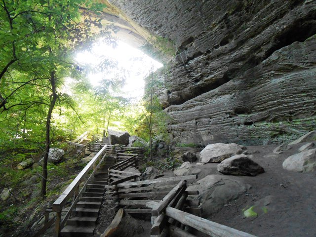 View of the other side of the Arch. Cool!