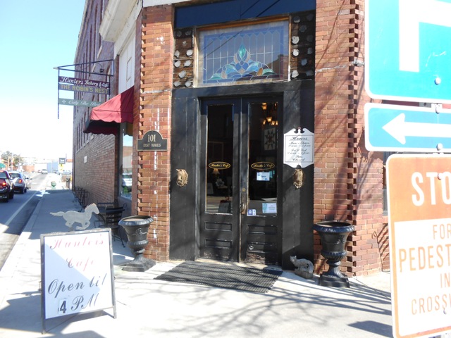 The entrance to Hunter's Cafe.