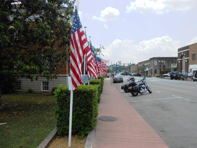 We parked right in front of the courthouse. 
