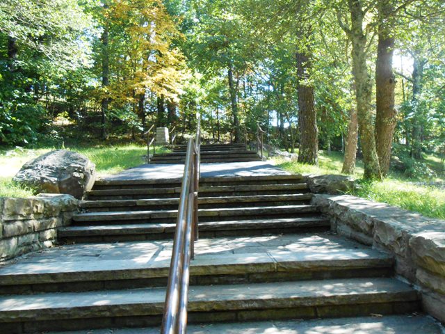 The beginning of the walk from the parking lot.